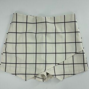 White and Black Mini Skort